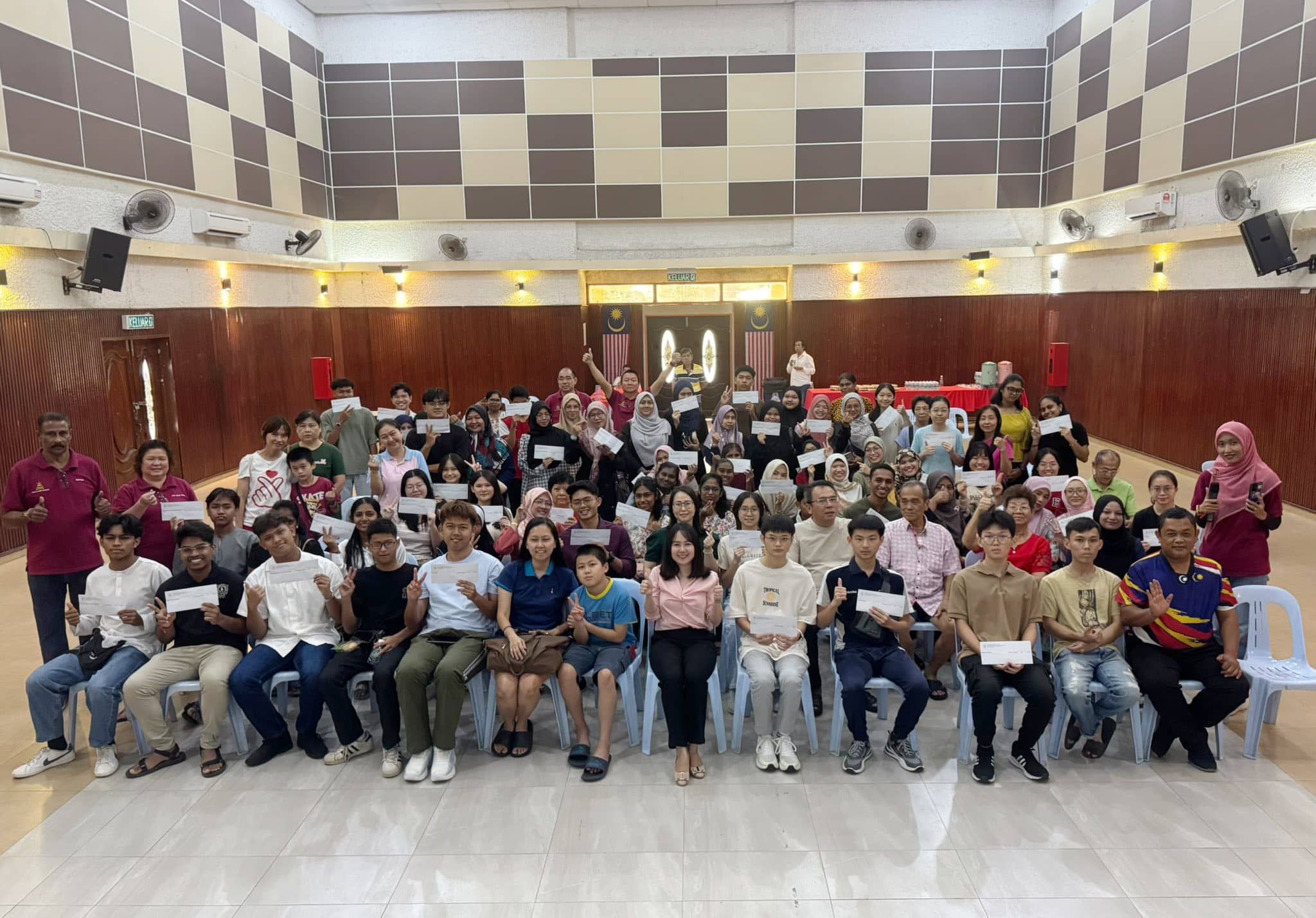 彭小桃2年发放逾3.2万奖励金　奖励新古毛156名SPM优秀生