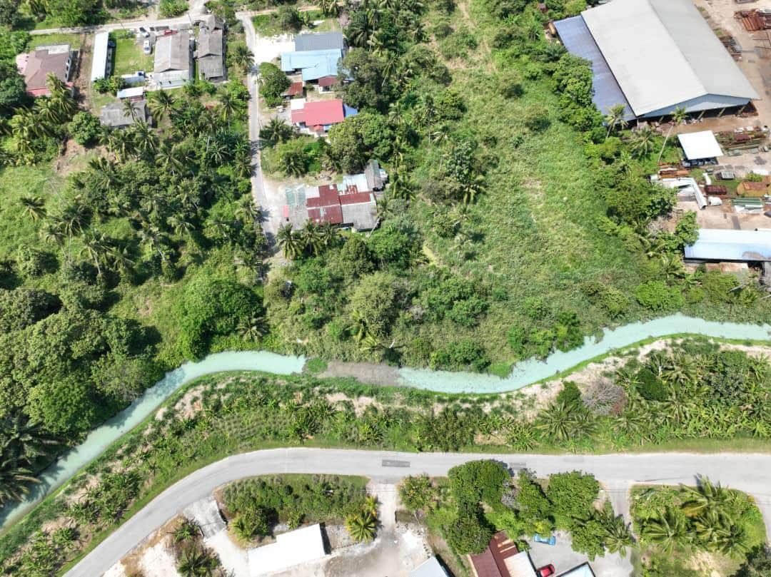 2厂排污造成小加埔河变蓝 嘉玛丽雅：采取法律对付