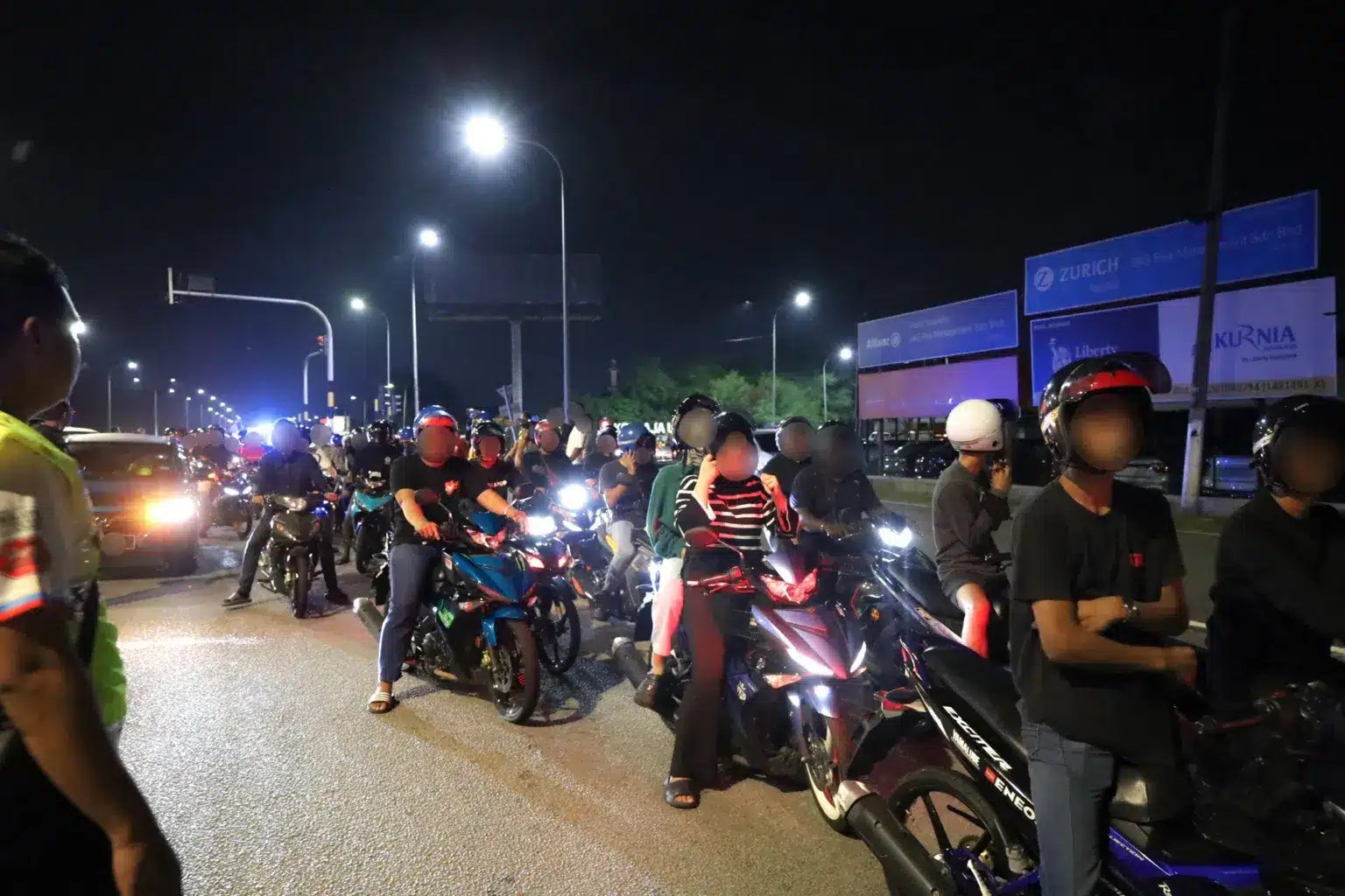 丈夫凌晨飙摩托车落网 妻子步行2公里到警局找