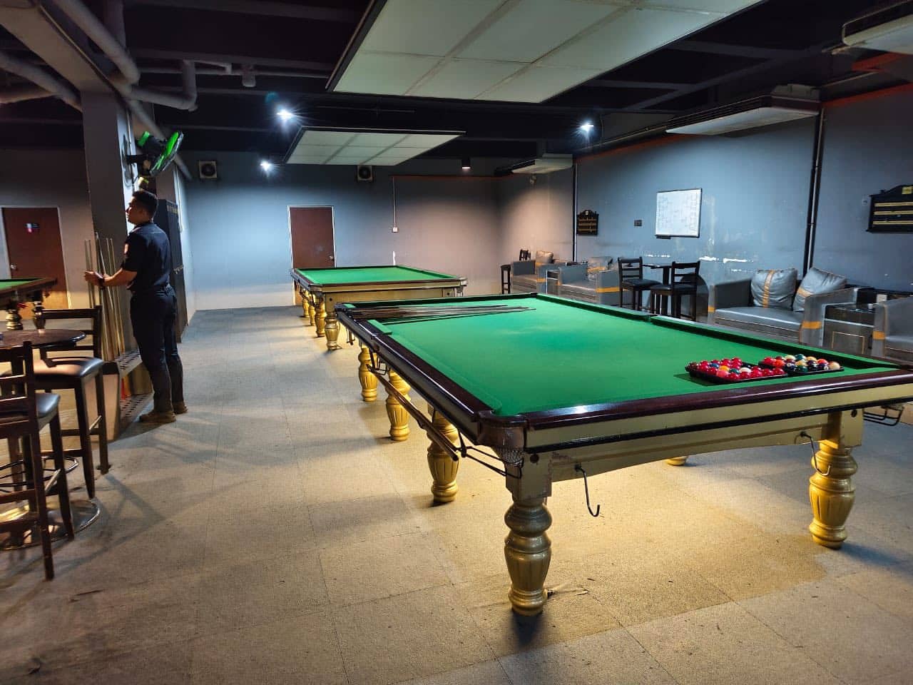 巴生市厅取缔无牌桌球中心