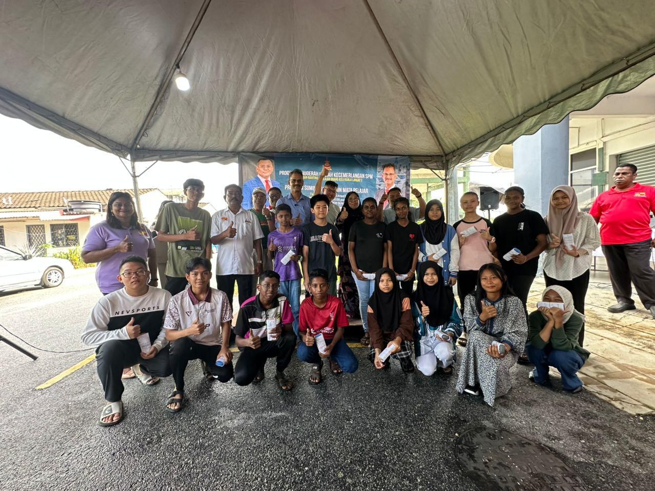 DUN Banting rai pelajar cemerlang SPM, 50 terima cermin mata