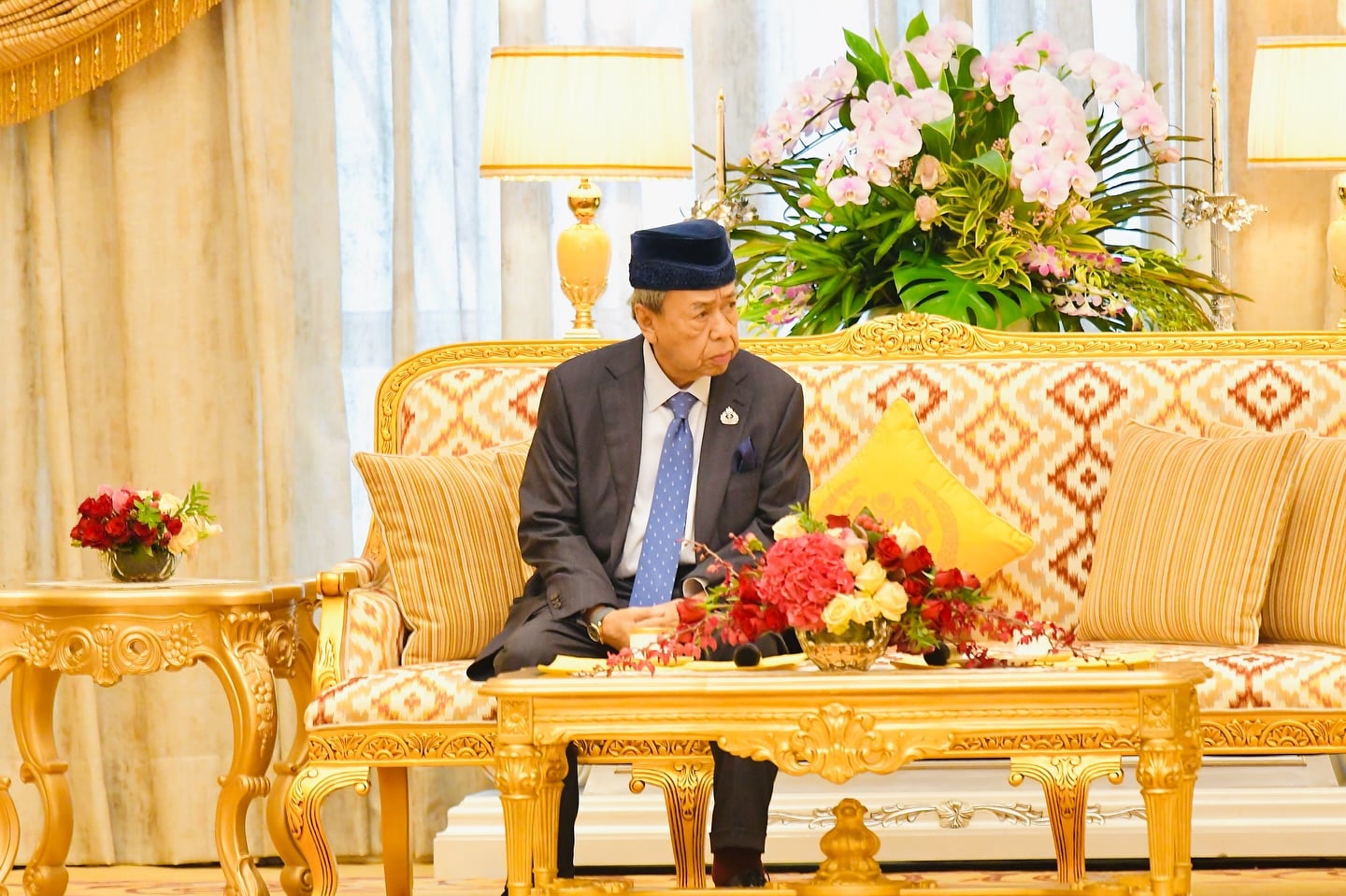 Sultan Sharafuddin chairs Conference of Rulers meeting