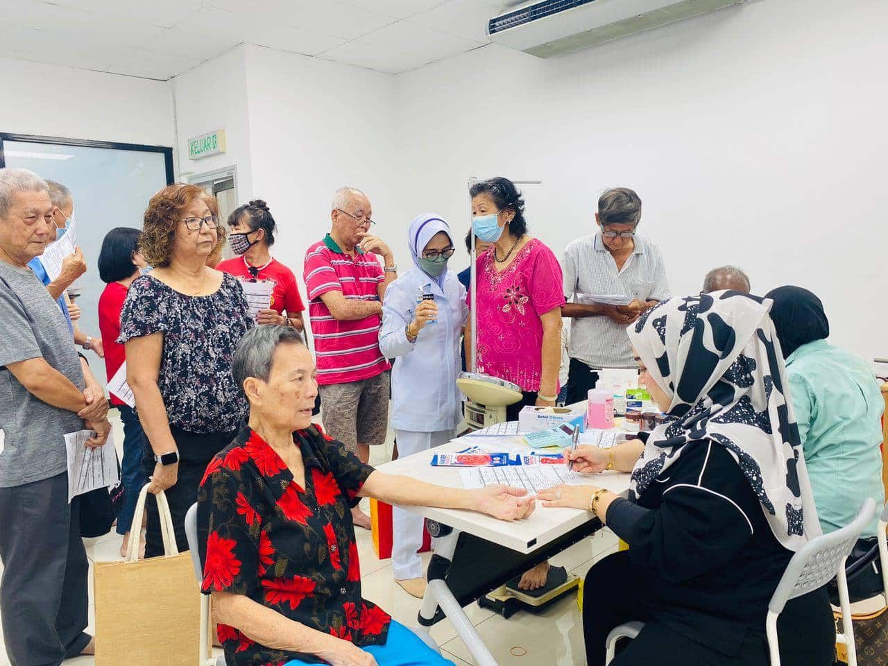 蔡伟杰免费资助60长者 接种流感疫苗保护自己