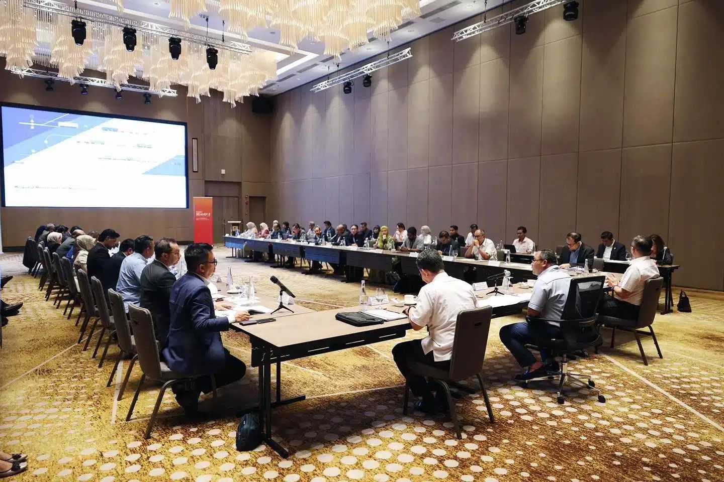 கிள்ளான் பள்ளத்தாக்கு போக்குவரத்து  சூழியல் முறைக்கு சிலாங்கூர் இரயில் தடம் அடித்தளம் - மந்திரி புசார்