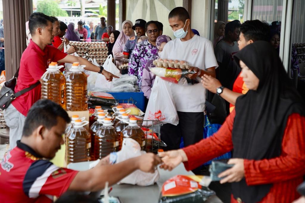 Bantu rakyat berjimat, jualan murah diteruskan ke lima lokasi hari ini