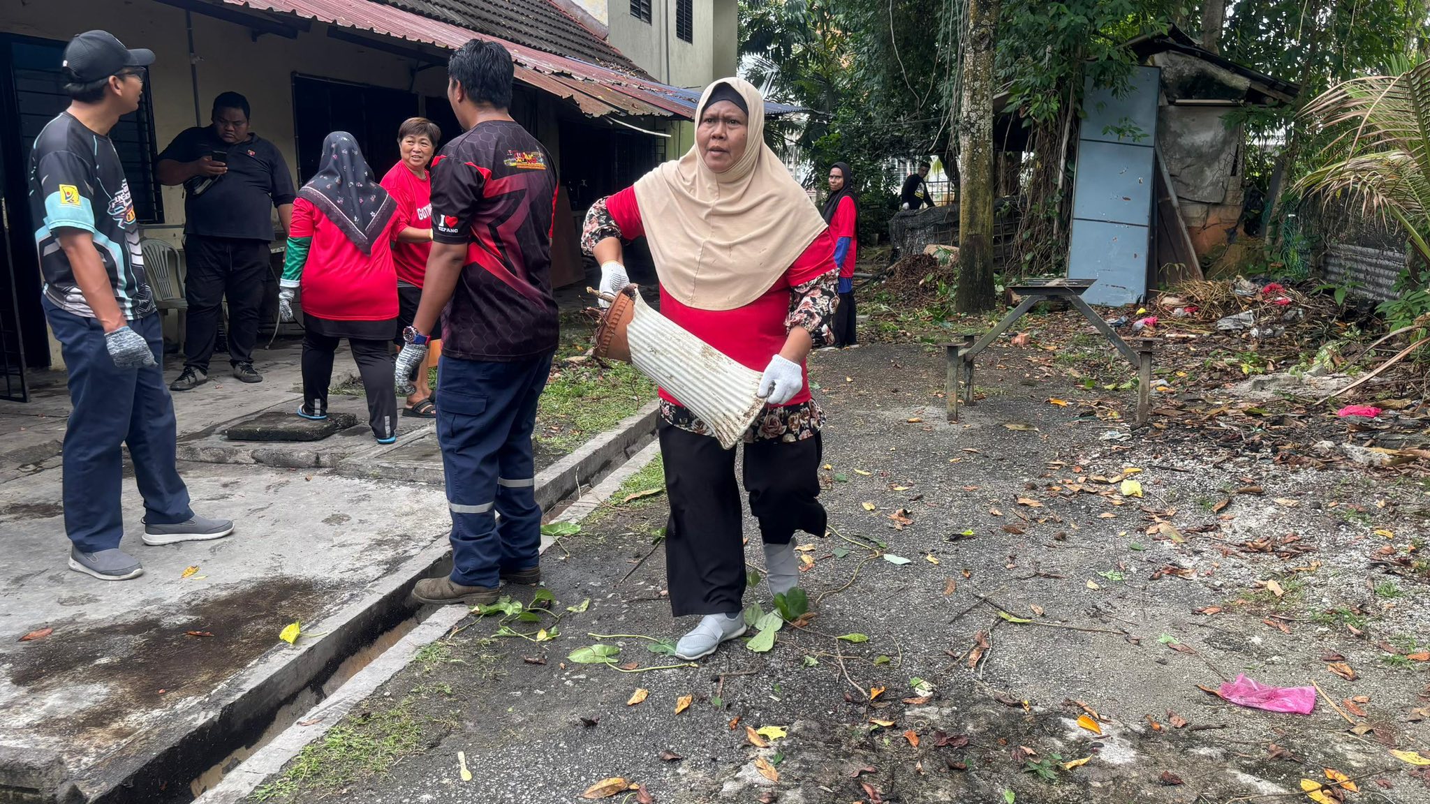 食肆食品卫生安全绝不能轻视！雪邦市议会周六美食中心大扫除