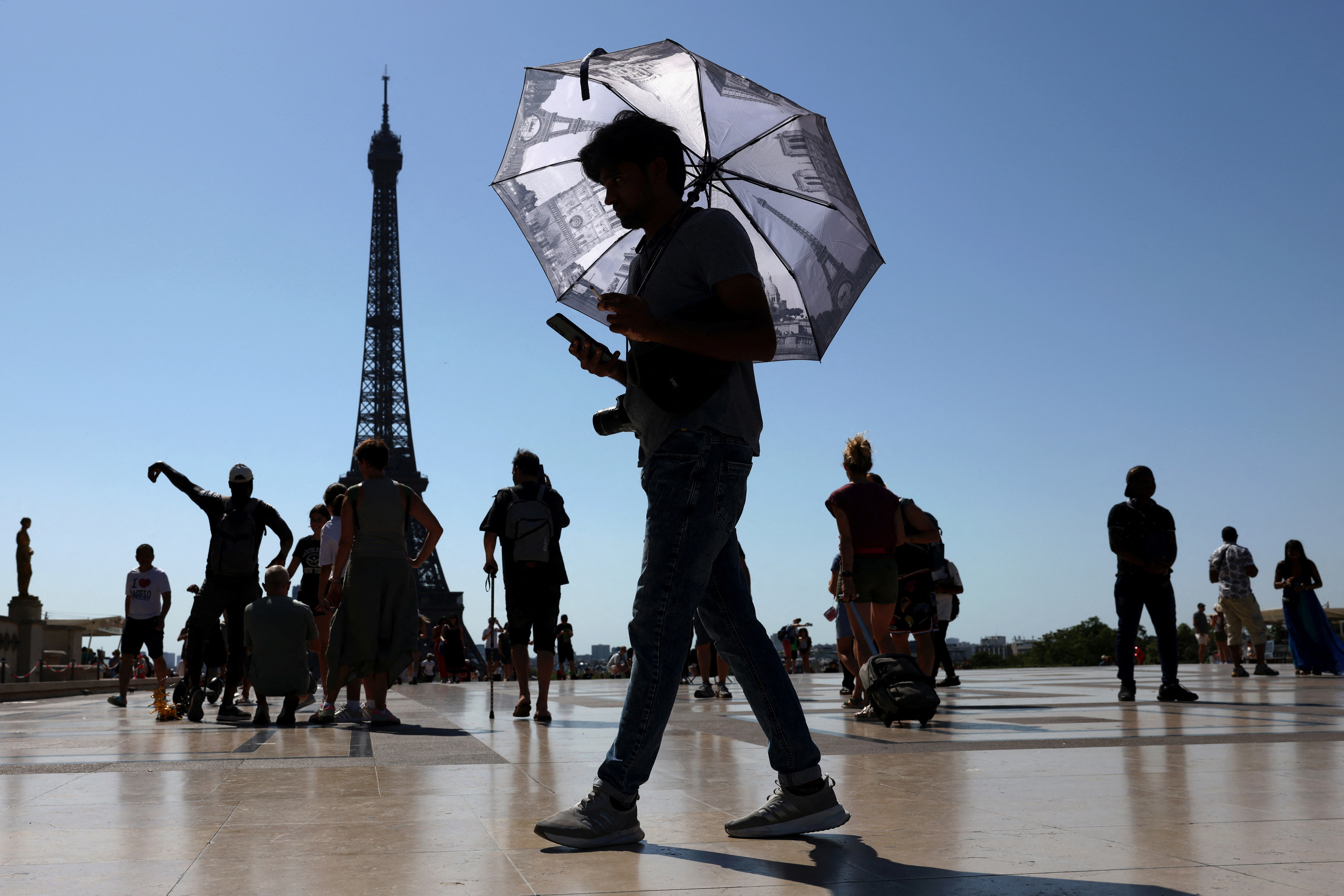 European heatwave shuts French schools, limits outdoor work in Italy