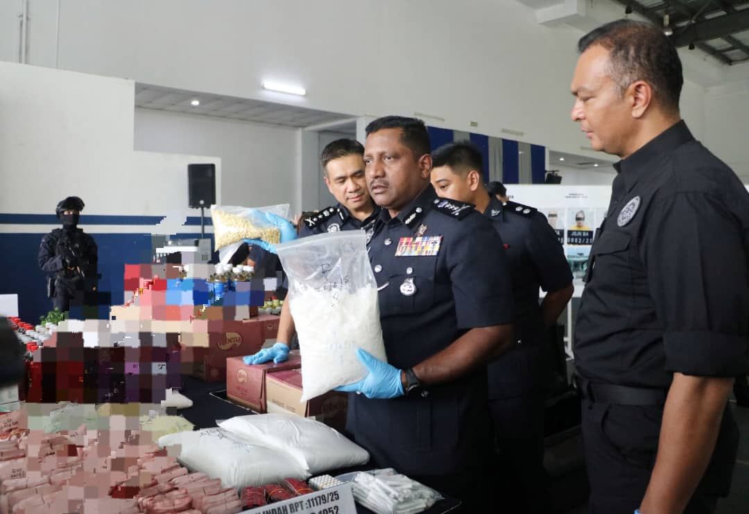 高价租公寓炼含毒电子烟液  警起获市值逾2千万毒品