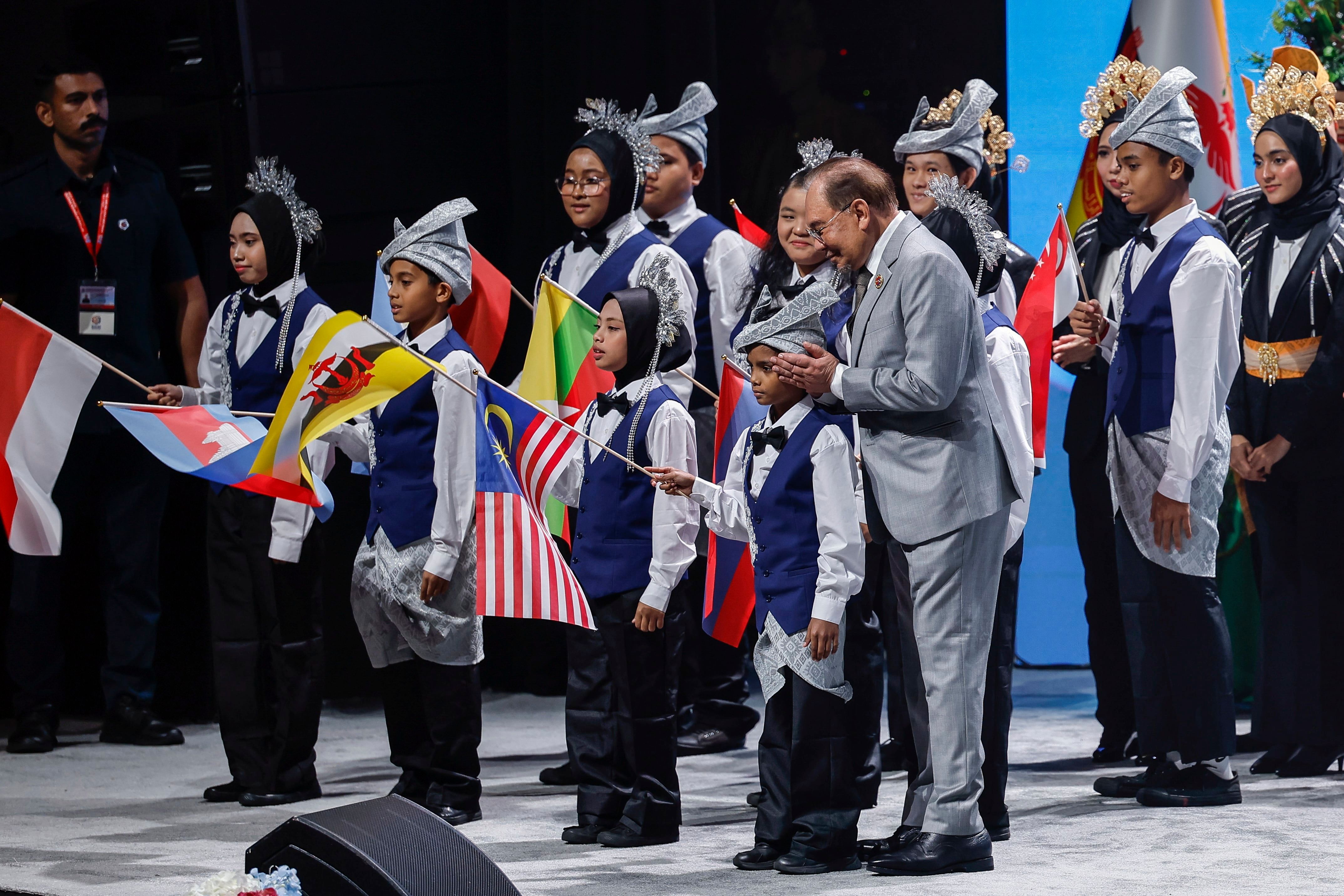 凭借成员国间互信团结    安华：东盟受全球尊重