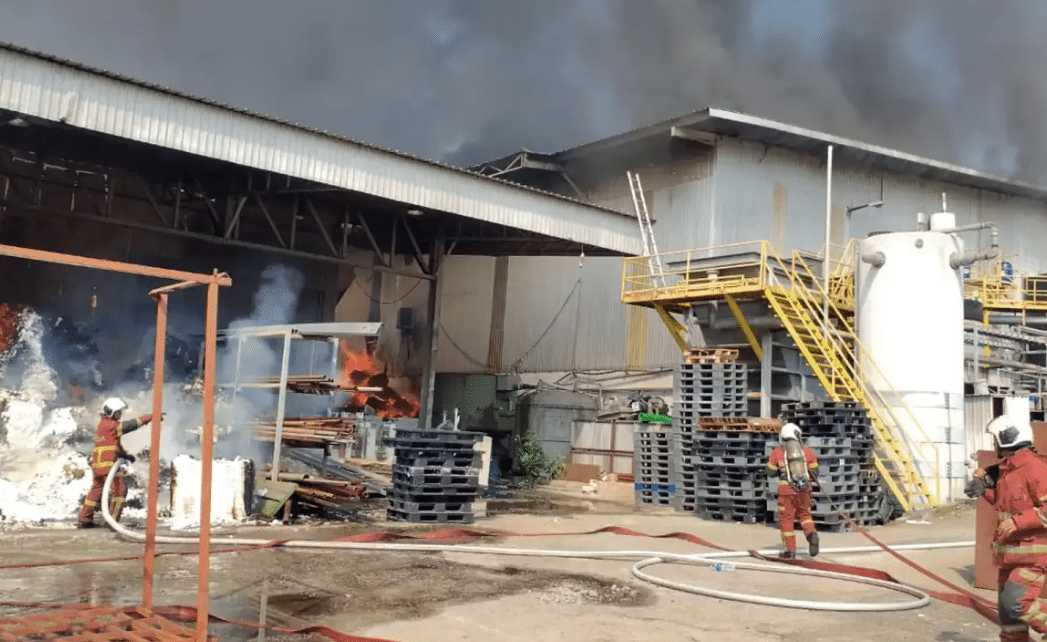 பருத்தி தொழிற்சாலையில் தீ விபத்து