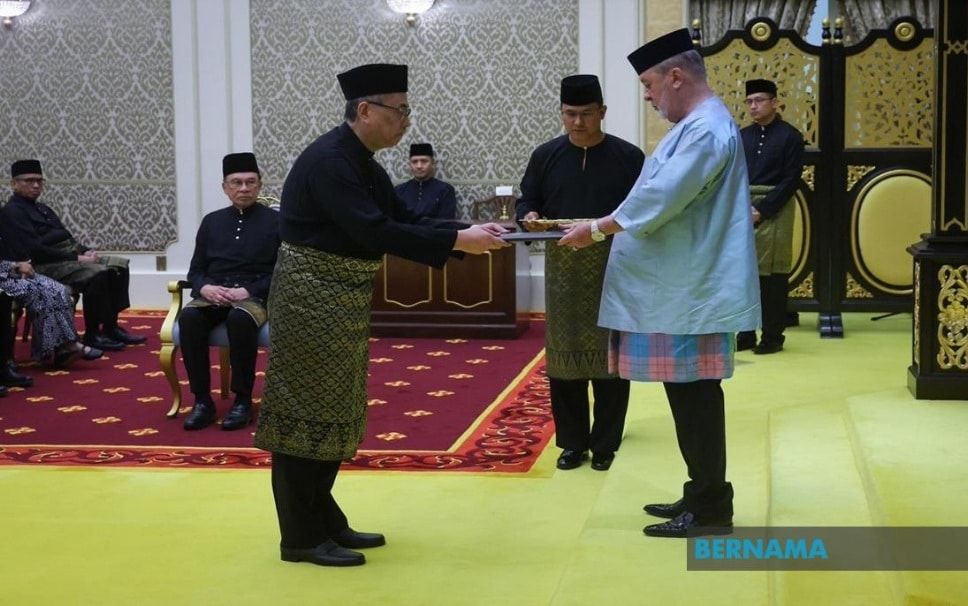 国家元首颁授委任状 旺法立宣誓就任首席大法官