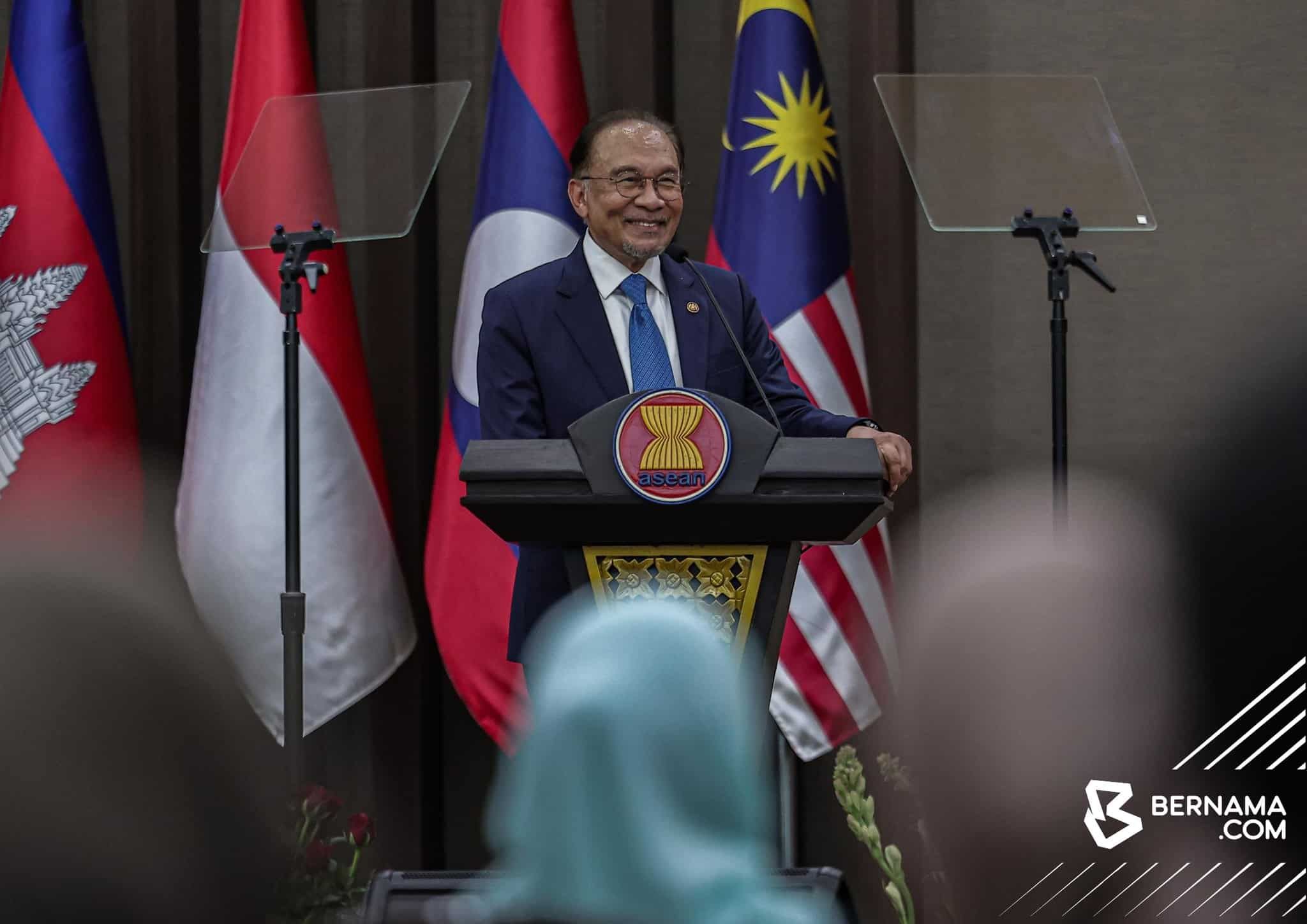 马印第13届年度磋商签4备忘录   携手维护南海与马六甲海峡稳定