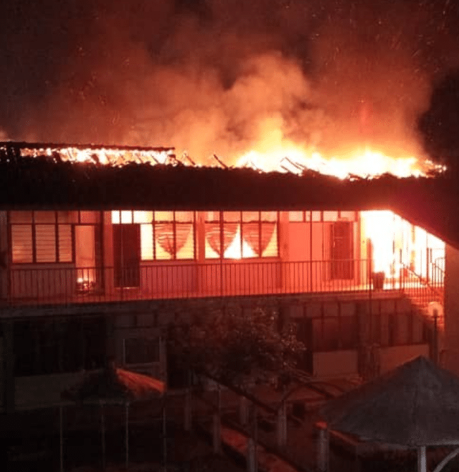 இடைநிலைப்பள்ளியில் ஏற்பட்ட தீ விபத்தில் ஆசிரியர் அறைகள் நாசம்