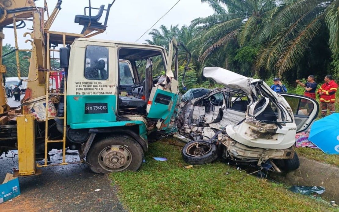 迈薇失控闯反方向车道  女司机撞罗里伤重亡