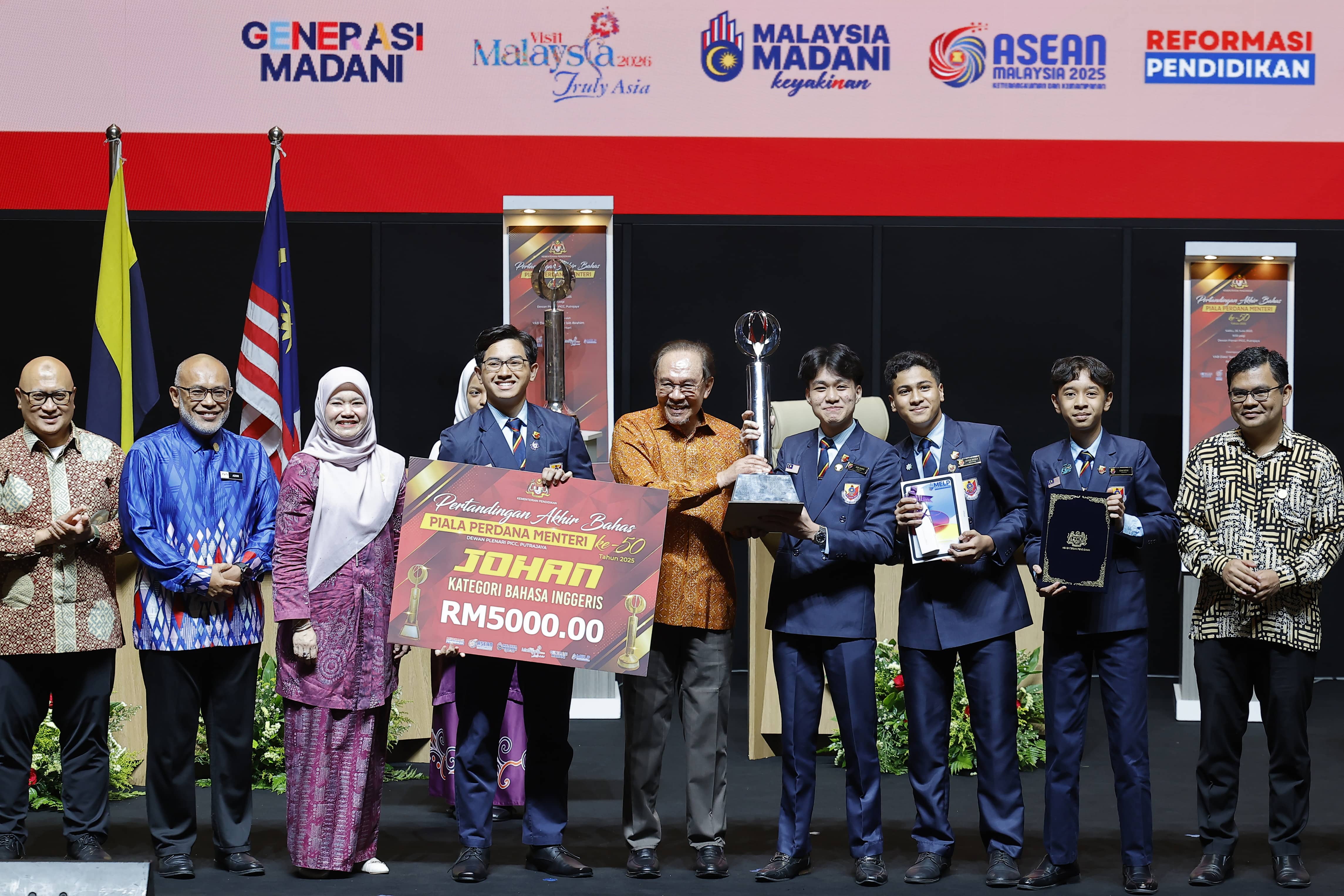 Tubuh akademi bahas di sekolah berasrama penuh, lahir pendebat muda berilmu