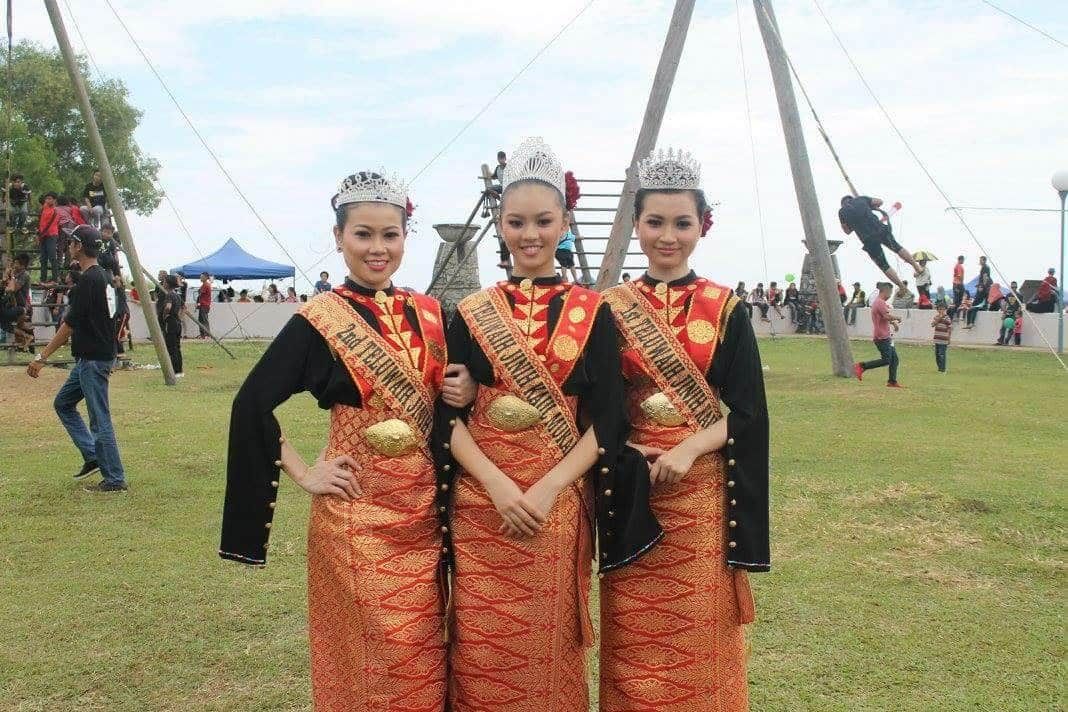 诗巫市议会造巨型马兰诺秋千列大马纪录大全