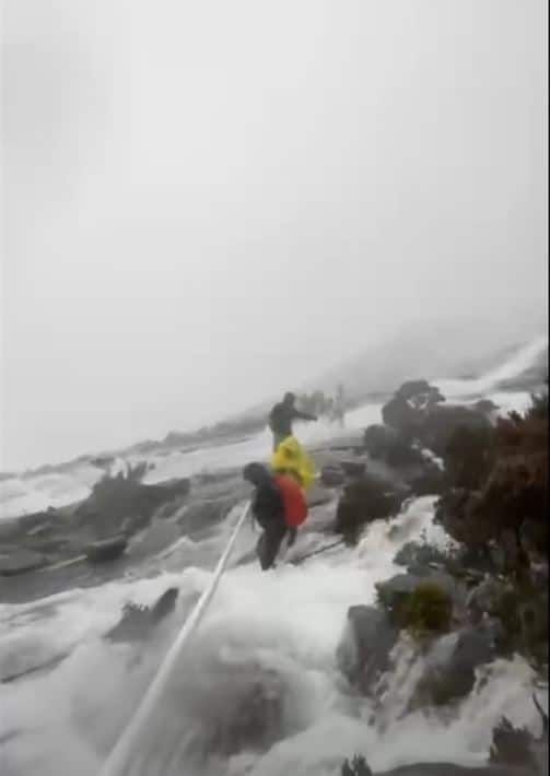 沙巴神山昨早降雨爆发急流 155登山客有惊无险下山
