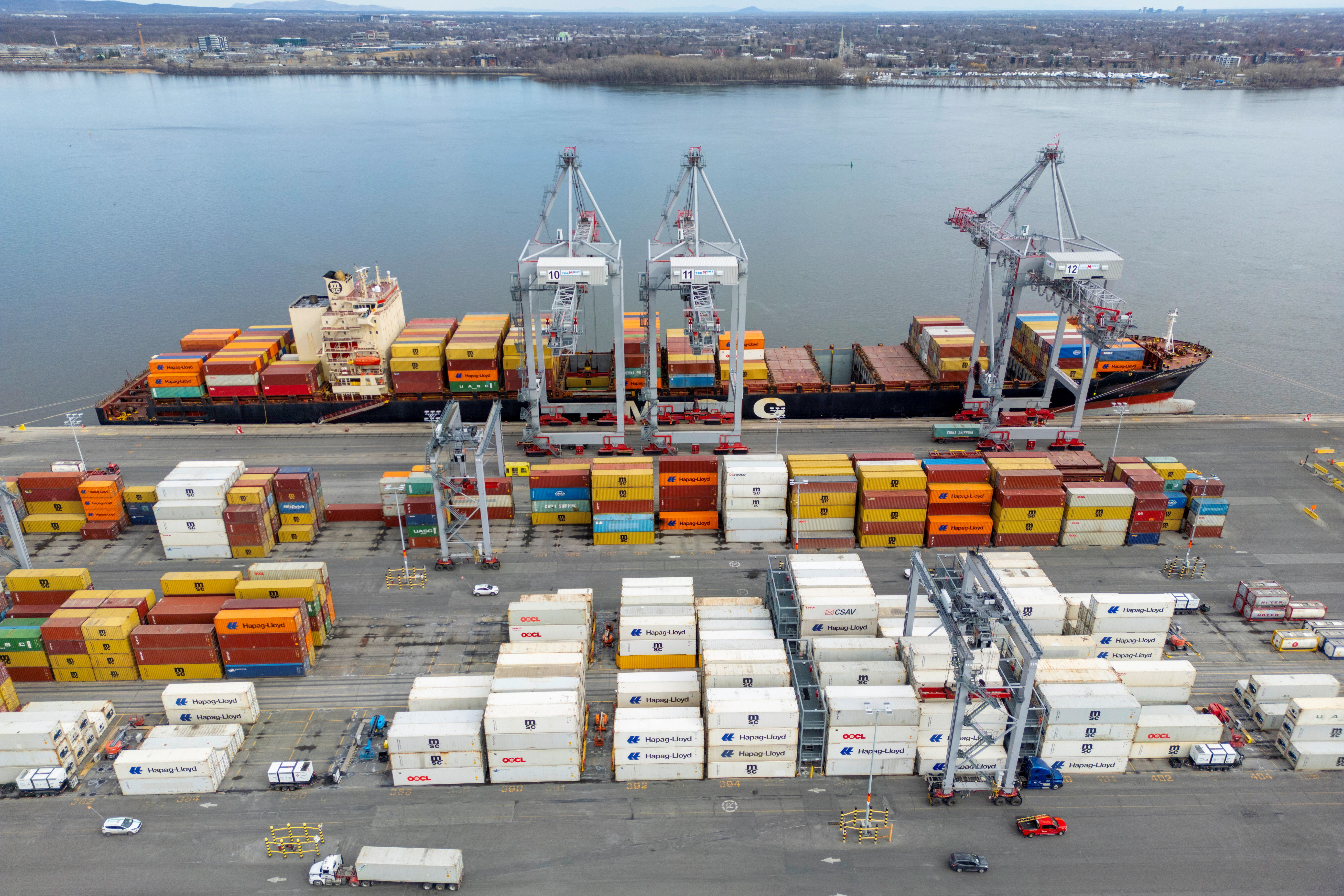 US puts 35 pct tariff on Canada, eyes 15-20 pct rates for others