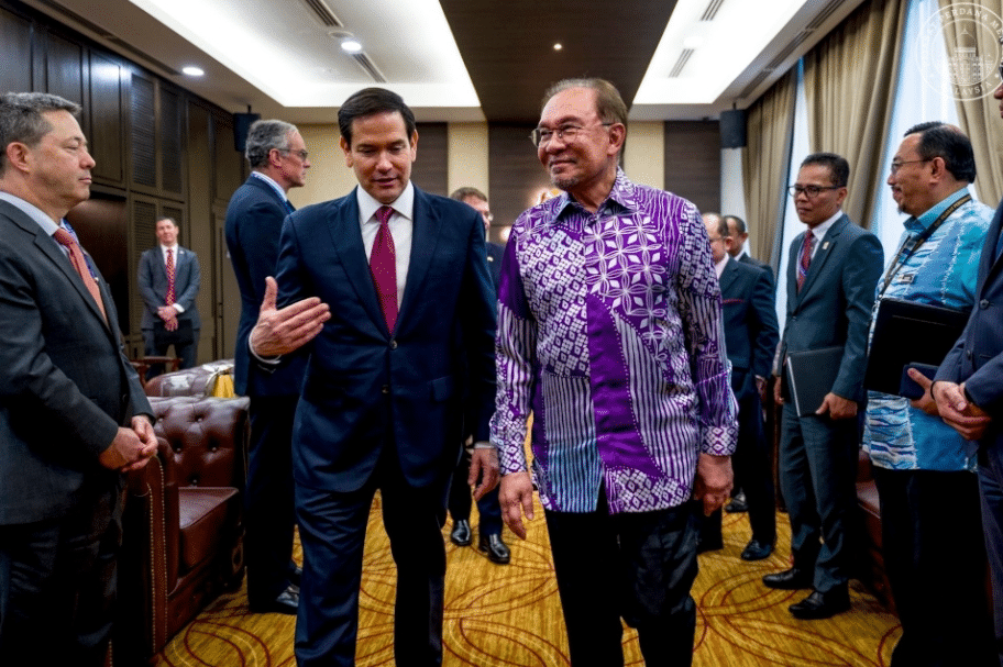 ஆசியான் - அமெரிக்கா  உச்ச நிலை மாநாட்டுக்கு  அதிபர் டோனல்ட் ட்ரம்புக்கு அழைப்பு