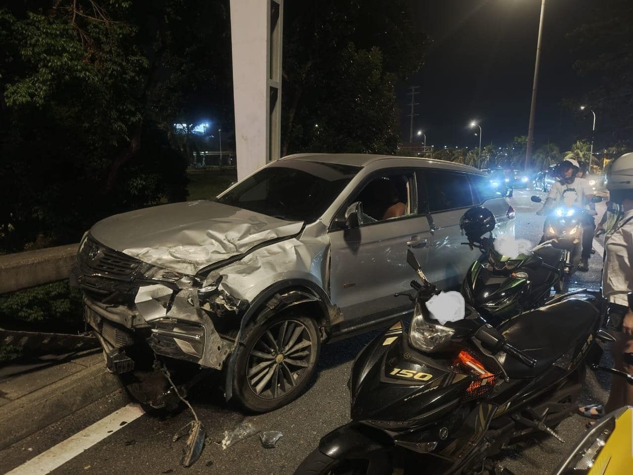 宝腾X70车三不同地点接连撞   酿5重伤1轻伤