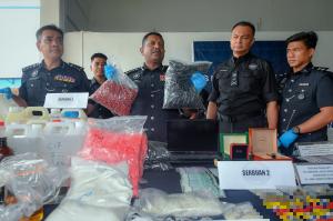 Police dismantle illegal vape drug lab, seize narcotics worth nearly RM22 mln