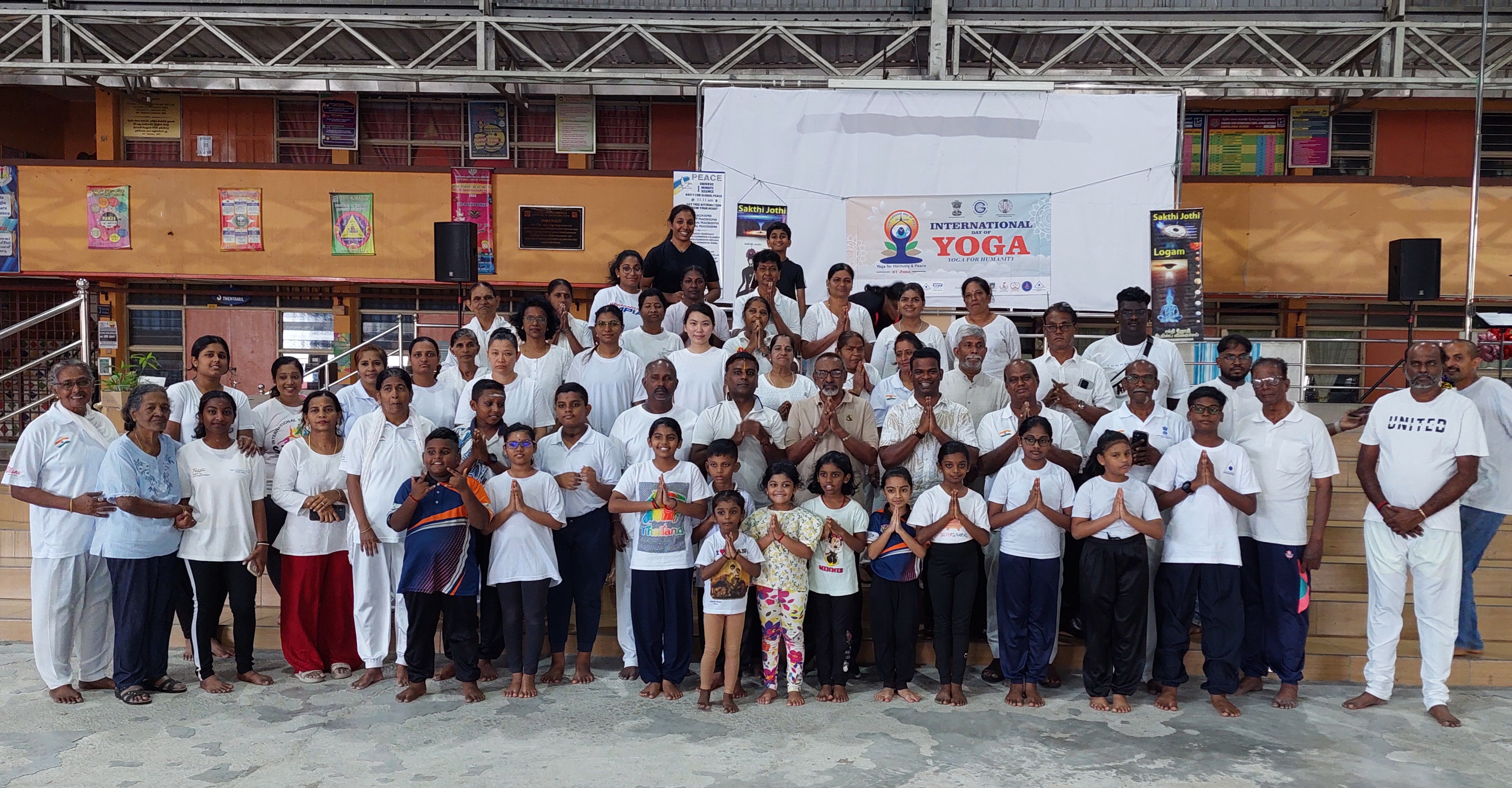 ஷா ஆலம் உலக சமாதான ஆலயத்தின் ஏற்பாட்டில் அனைத்துலக யோகா தினம்- எமரால்டு தமிழ்ப்பள்ளியில் நடைபெற்றது