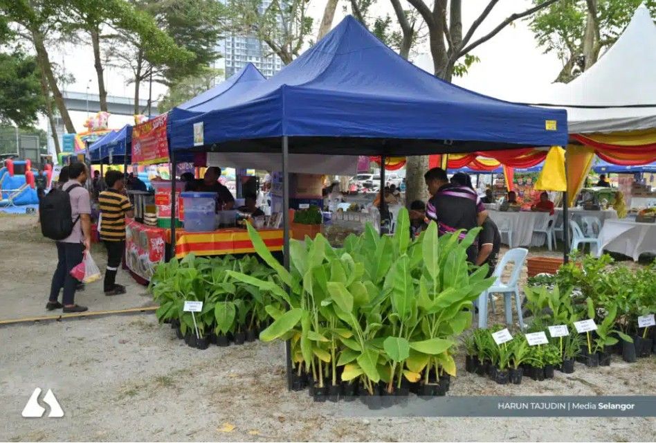 雪州农业展人潮涌现   民众趁促销抢购新鲜水果