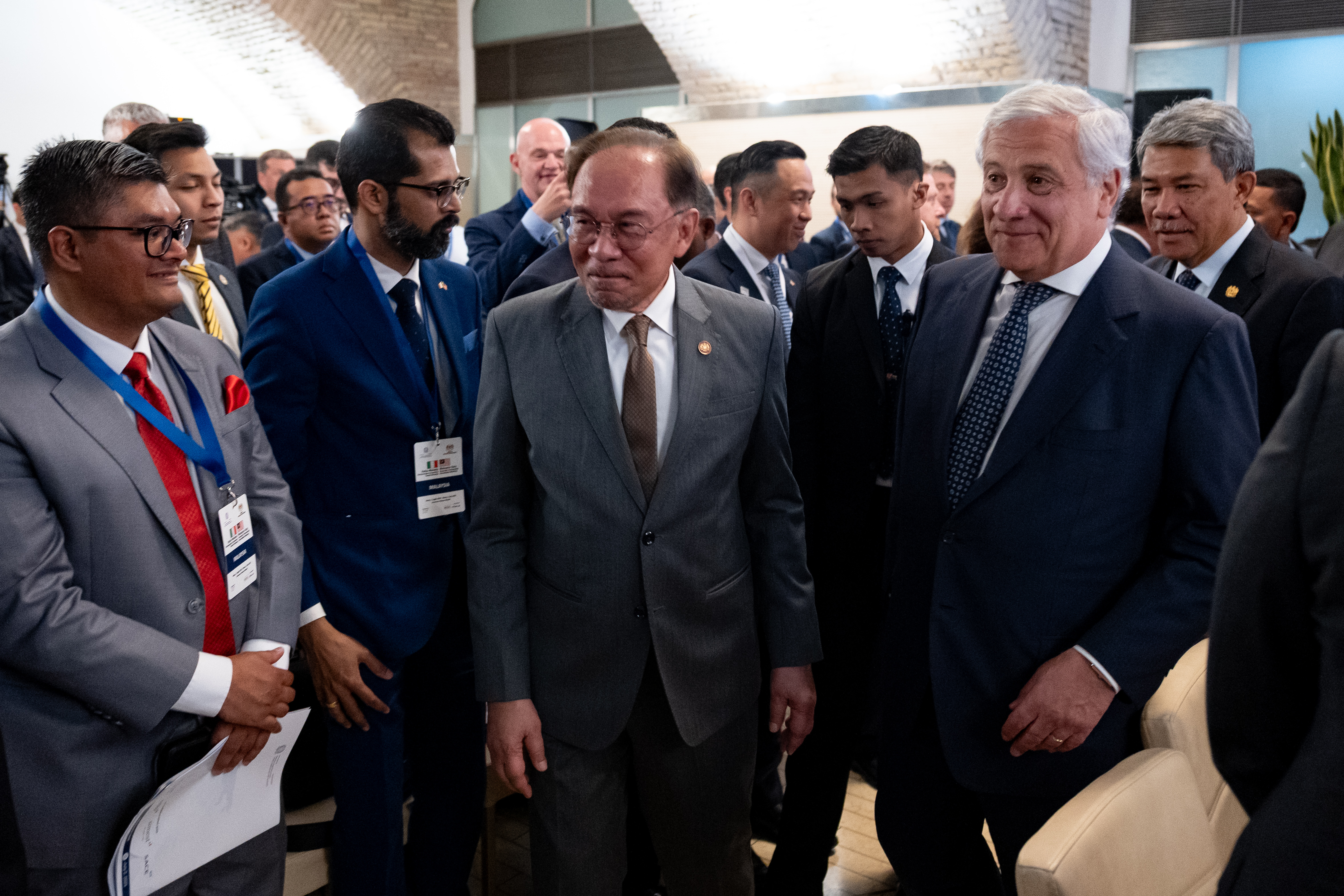 PM meets Italian industrial giants on Rome visit