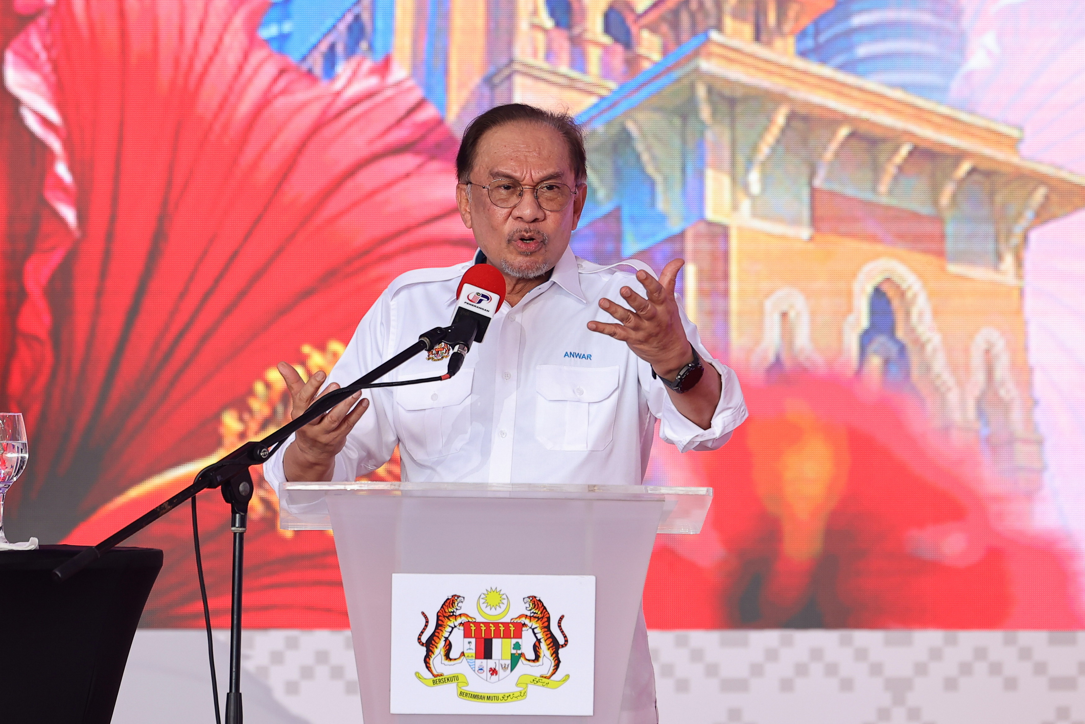 Govt trims debt to RM76.8 bln in 2024 — PM