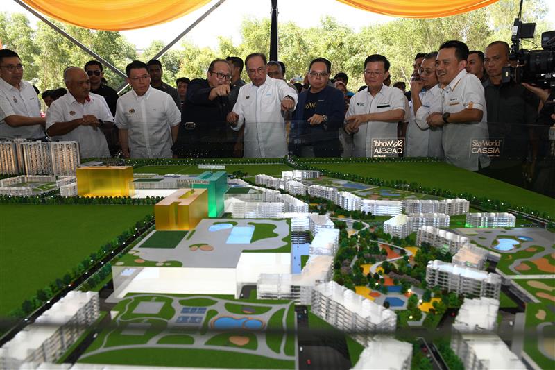 Anwar: New housing projects must include schools