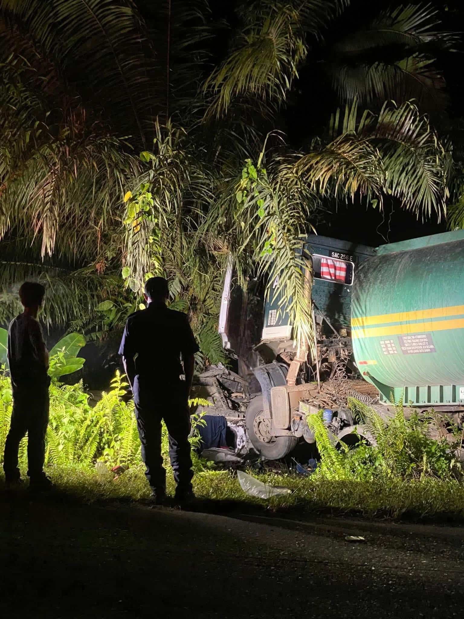 四轮车与拖格碰撞 3男命丧现场