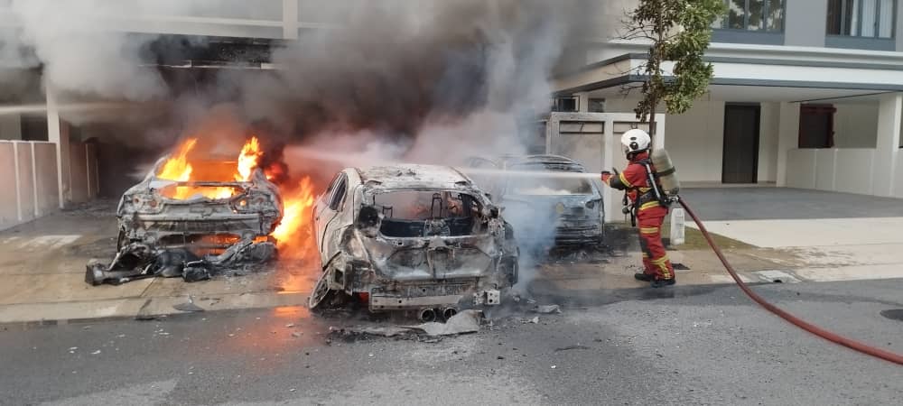 Empat lelaki dicari bantu siasatan kes bakar lima kenderaan mewah