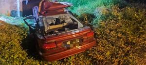 轿车凌晨失控坠落水沟致3死3伤