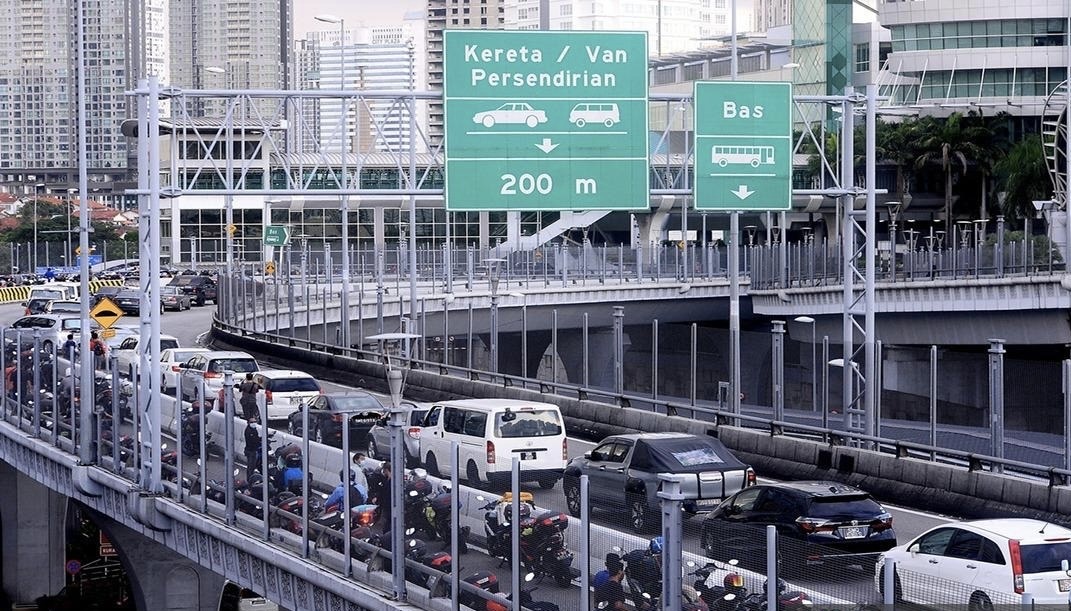No plans to liberalise cross-border hailing services: LTA