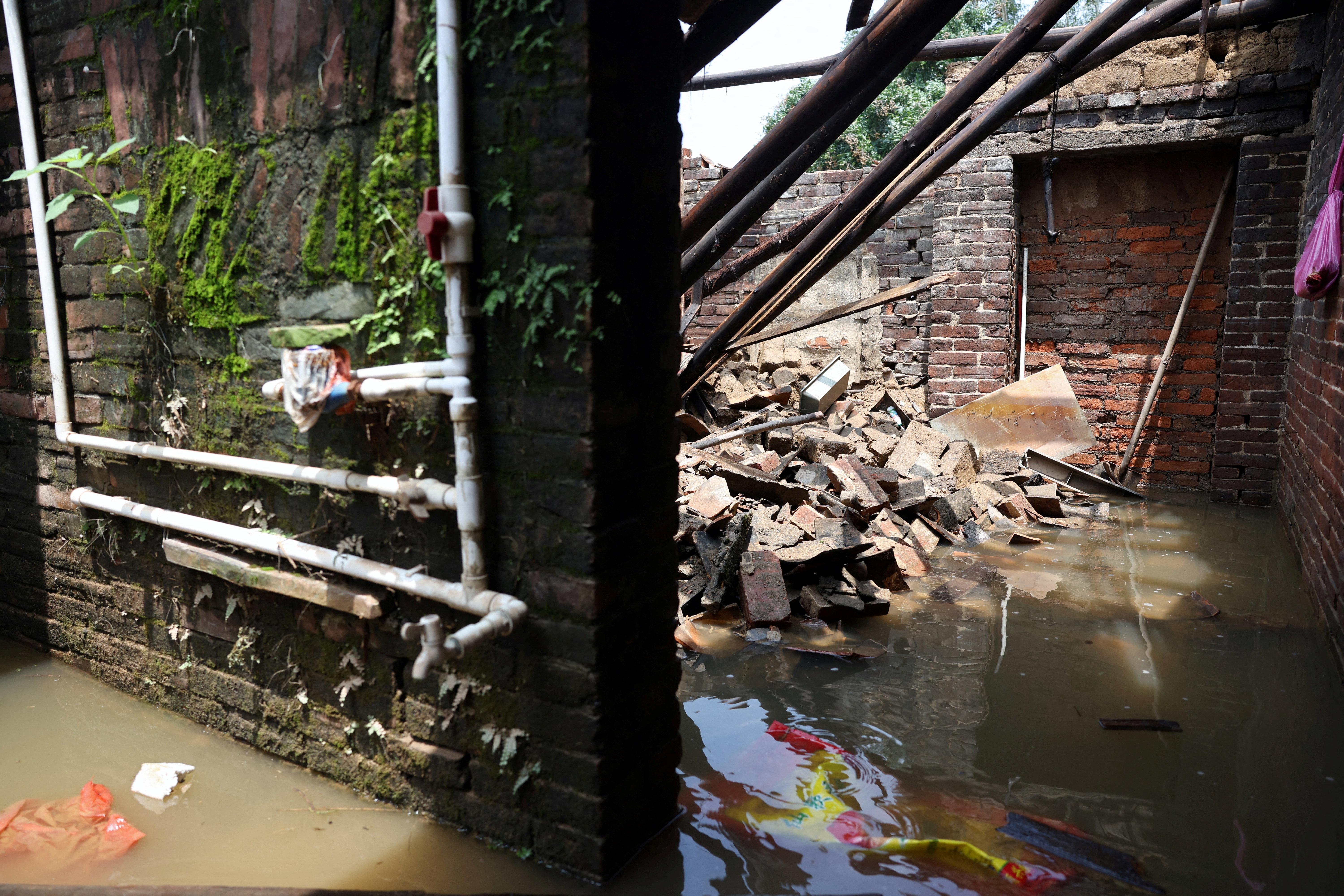 Chinese villagers hit by worst floods in generations say they had no warning