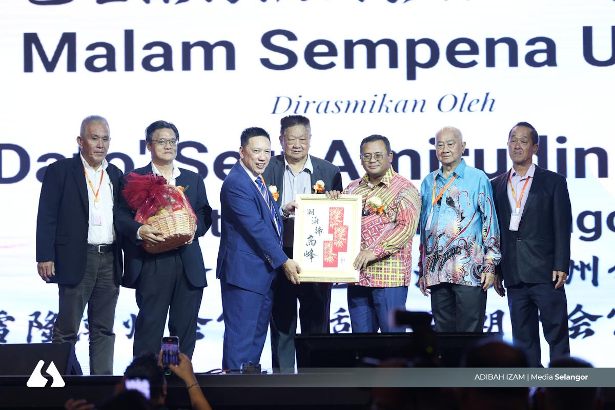 Hormat kepelbagaian, Negeri salur peruntukan sekolah secara adil