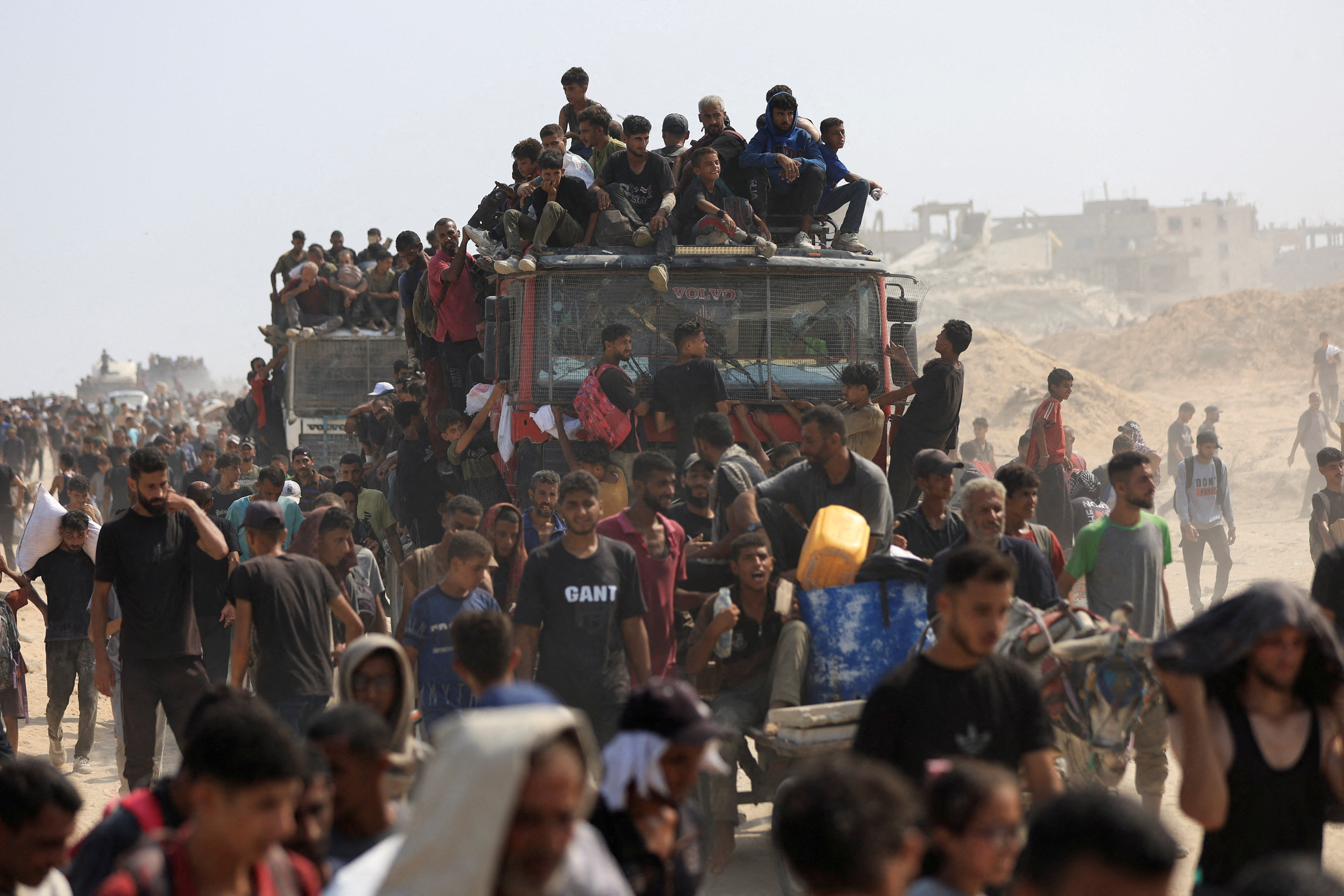 52 maut termasuk enam wartawan dalam serangan Israel di Gaza semalam