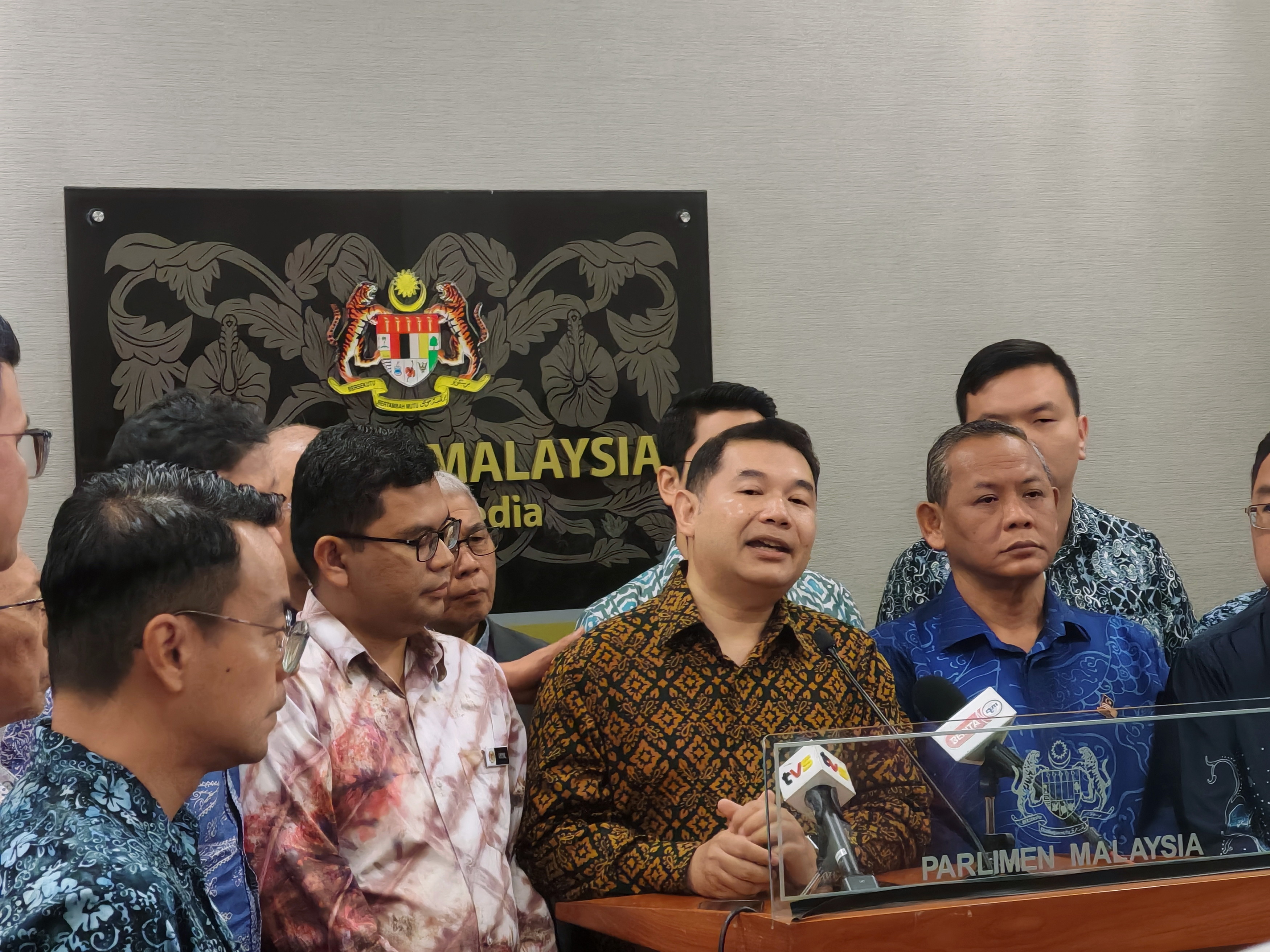 Rafizi reveals wife received threatening messages