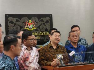 Rafizi reveals wife received threatening messages
