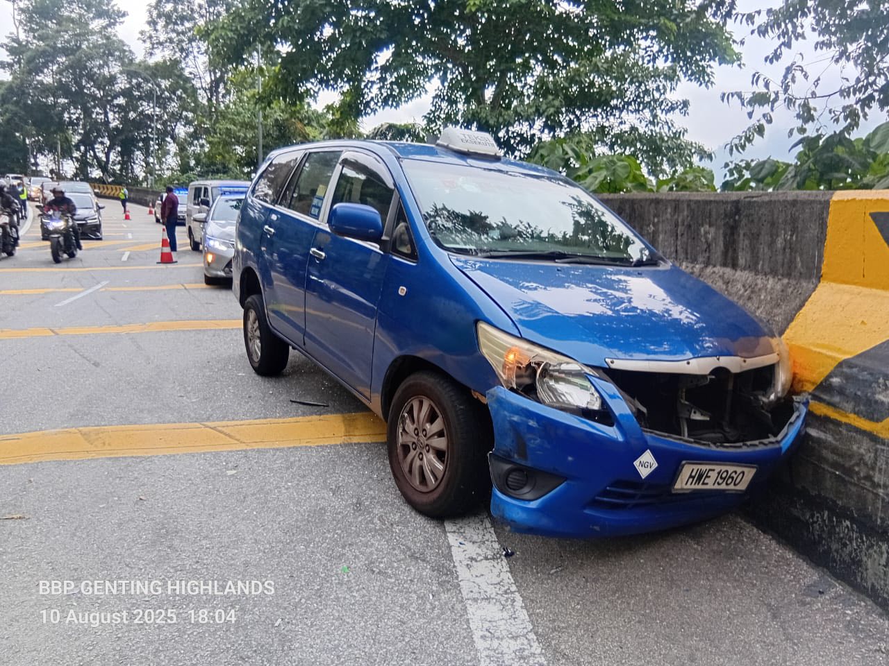 Bas persiaran terbabas di laluan turun Genting Highlands, langgar dua kenderaan