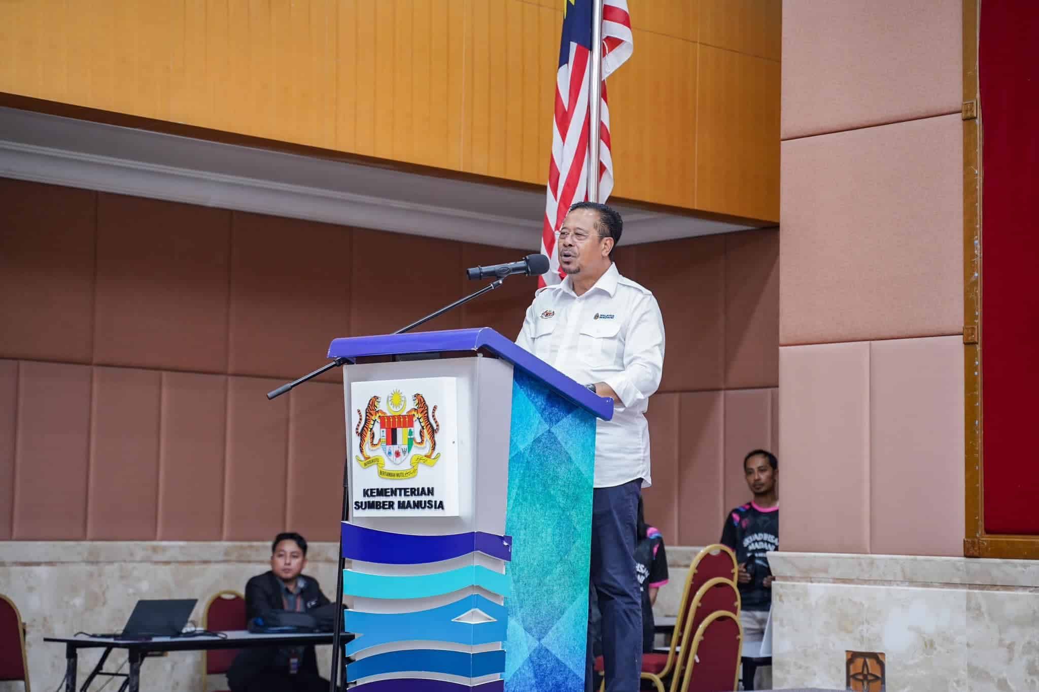 குறைந்த திறன்கள் கொண்ட வேலைகளில் பணிபுரியும் கற்றவர்களின் எண்ணிக்கையில் சரிவு