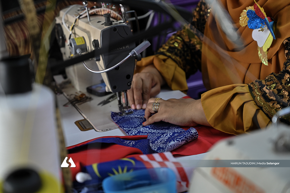 Jahitan baju merdeka Normadihah tarik pelanggan dari seluruh negara 
