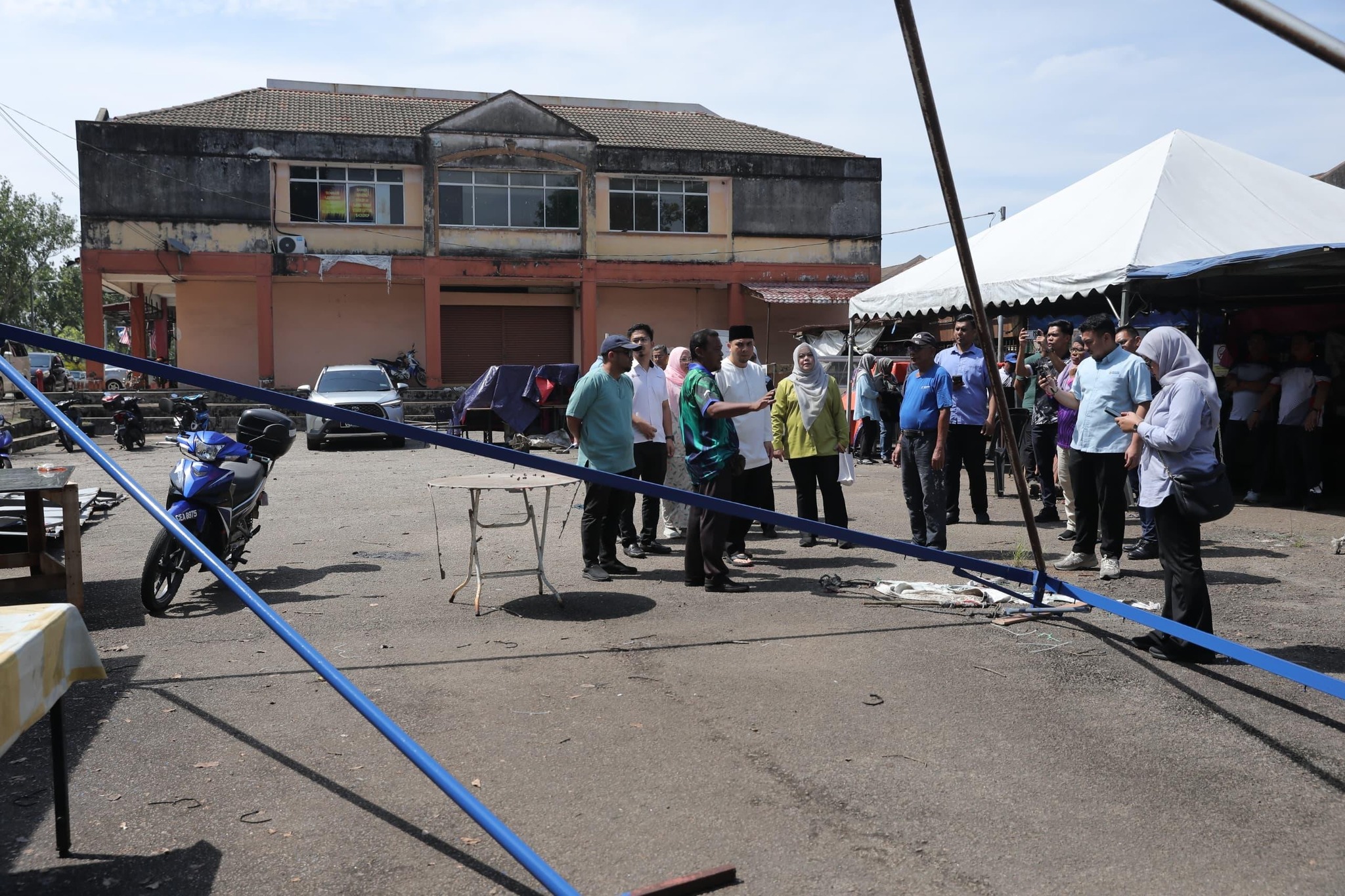 PM hulur bantuan awal kepada lapan peniaga terjejas ribut di Kuantan
