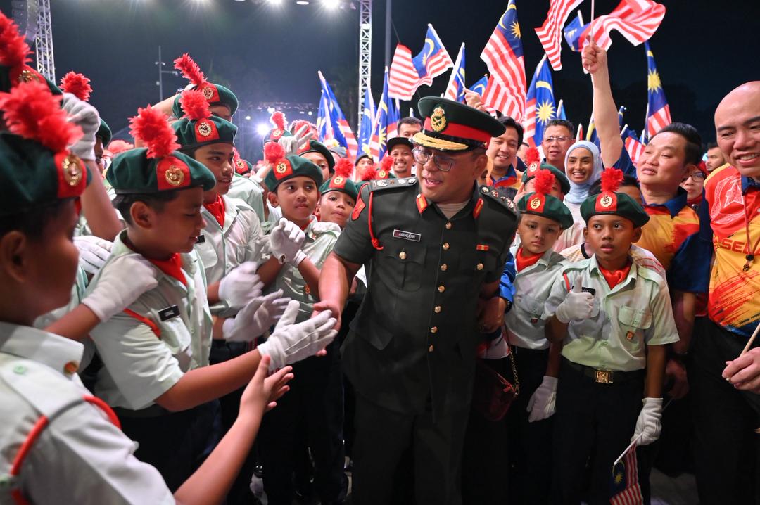 Dataran Kemerdekaan Shah Alam bergema laungan Merdeka, lebih 60,000 pengunjung hadir