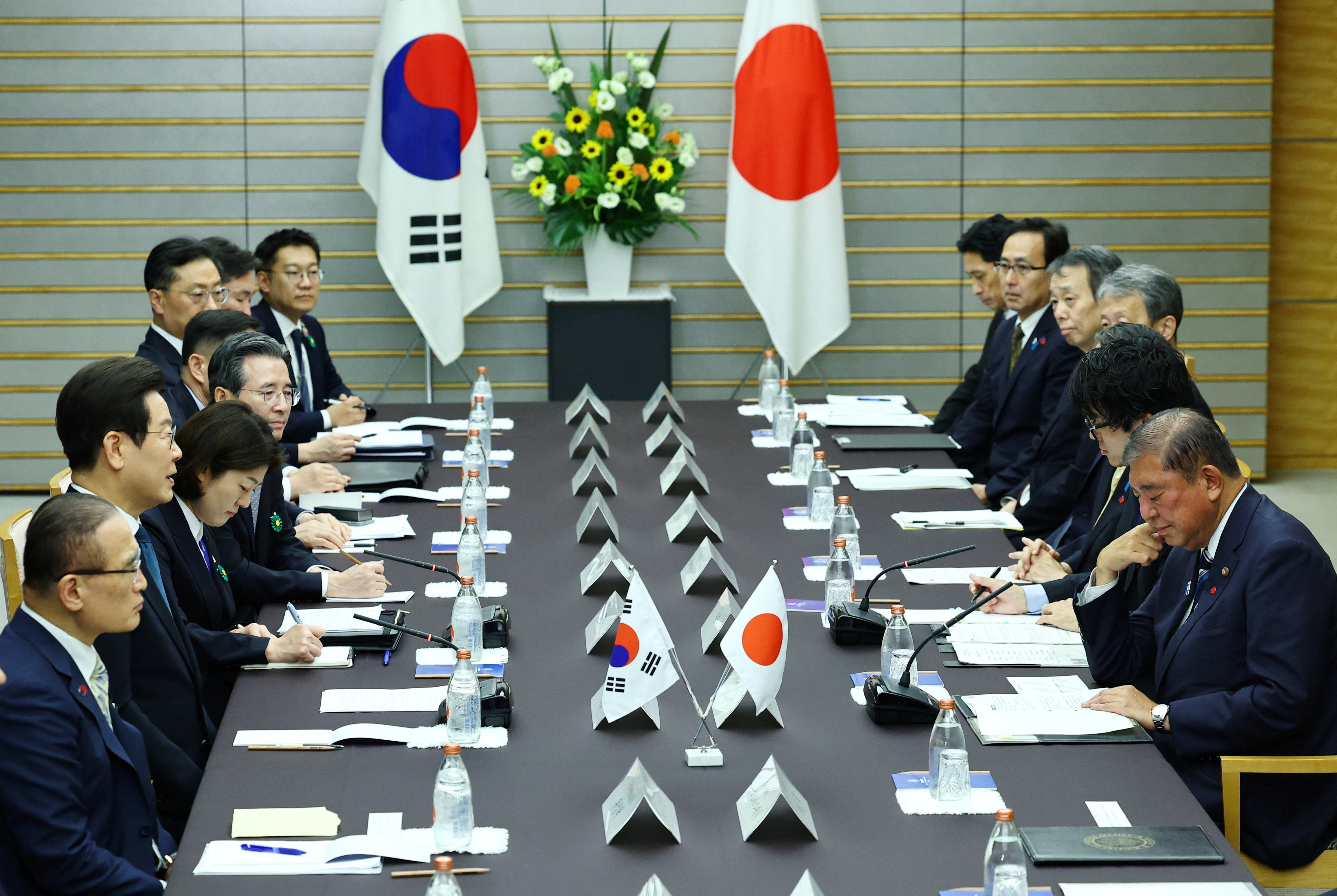 Japan, South Korea affirm cooperation before Lee meets Trump