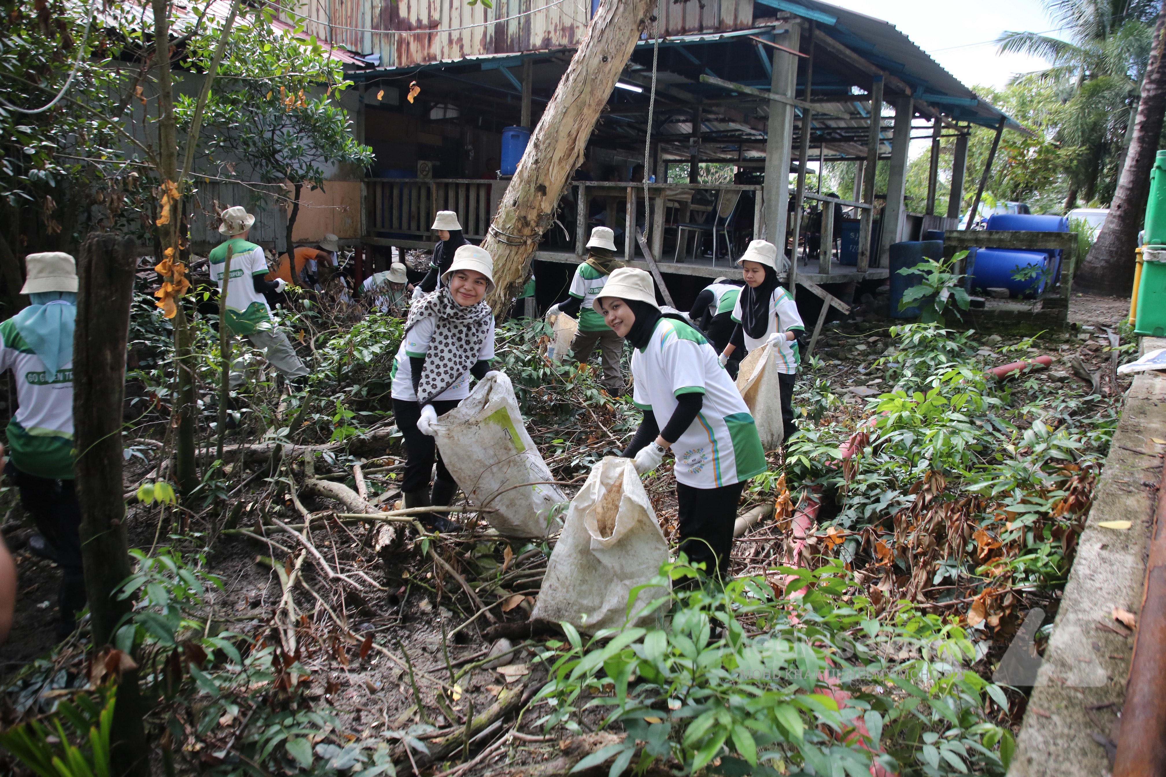 Cleaner Sg Klang brings relief to fishermen