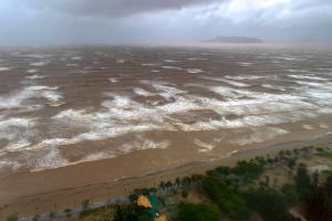 Typhoon Kajiki kills three in Vietnam, floods Hanoi streets