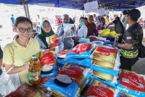 Jualan ayam RM10, telur sepapan RM8 di lima lokasi hari ini