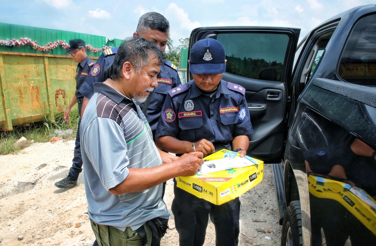 PTG Selangor gempur tapak sampah haram di Ijok