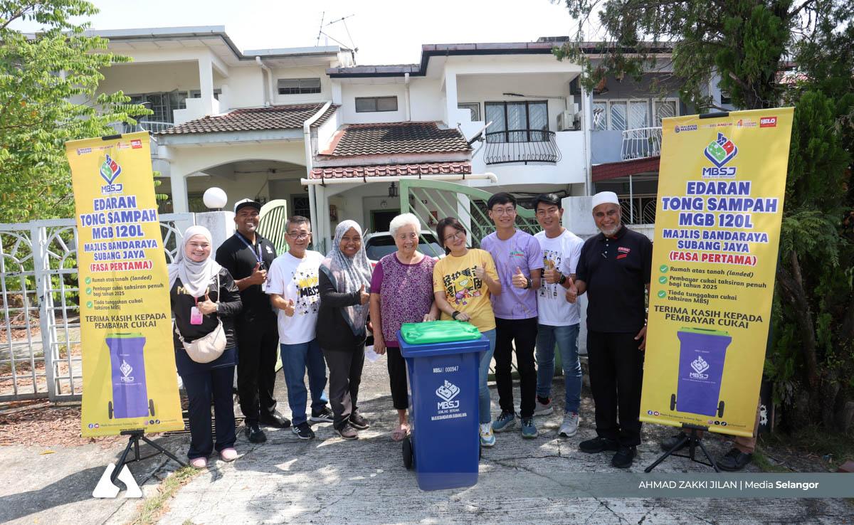Penghargaan MBSJ: 773 penduduk Seri Kembangan terima tong sampah percuma